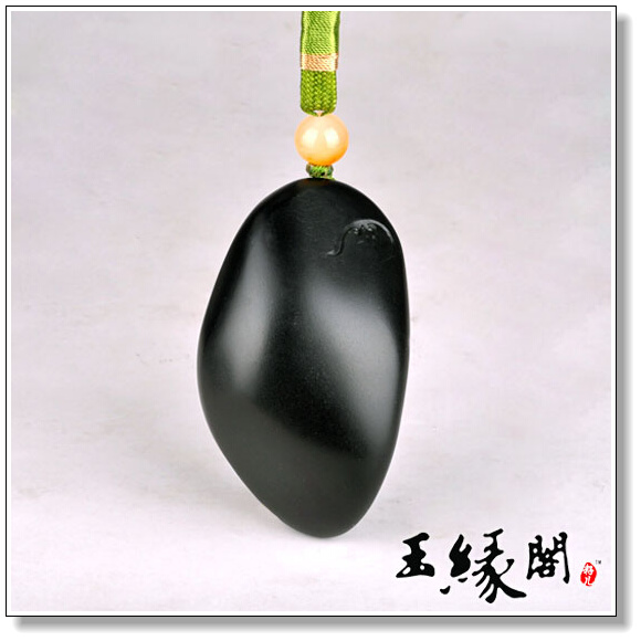 黑碧玉籽料 长眉罗汉把件