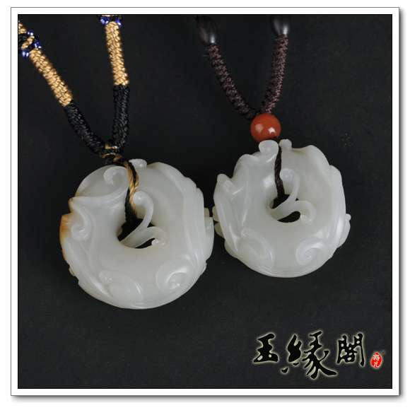 白玉籽料挂件 龙圈