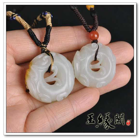 白玉籽料挂件 龙圈